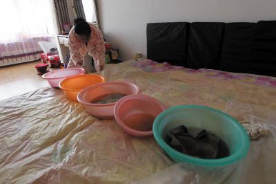 齐河楼上漏水，住户失联，小区没物管，业主维权难！律师来支招……
